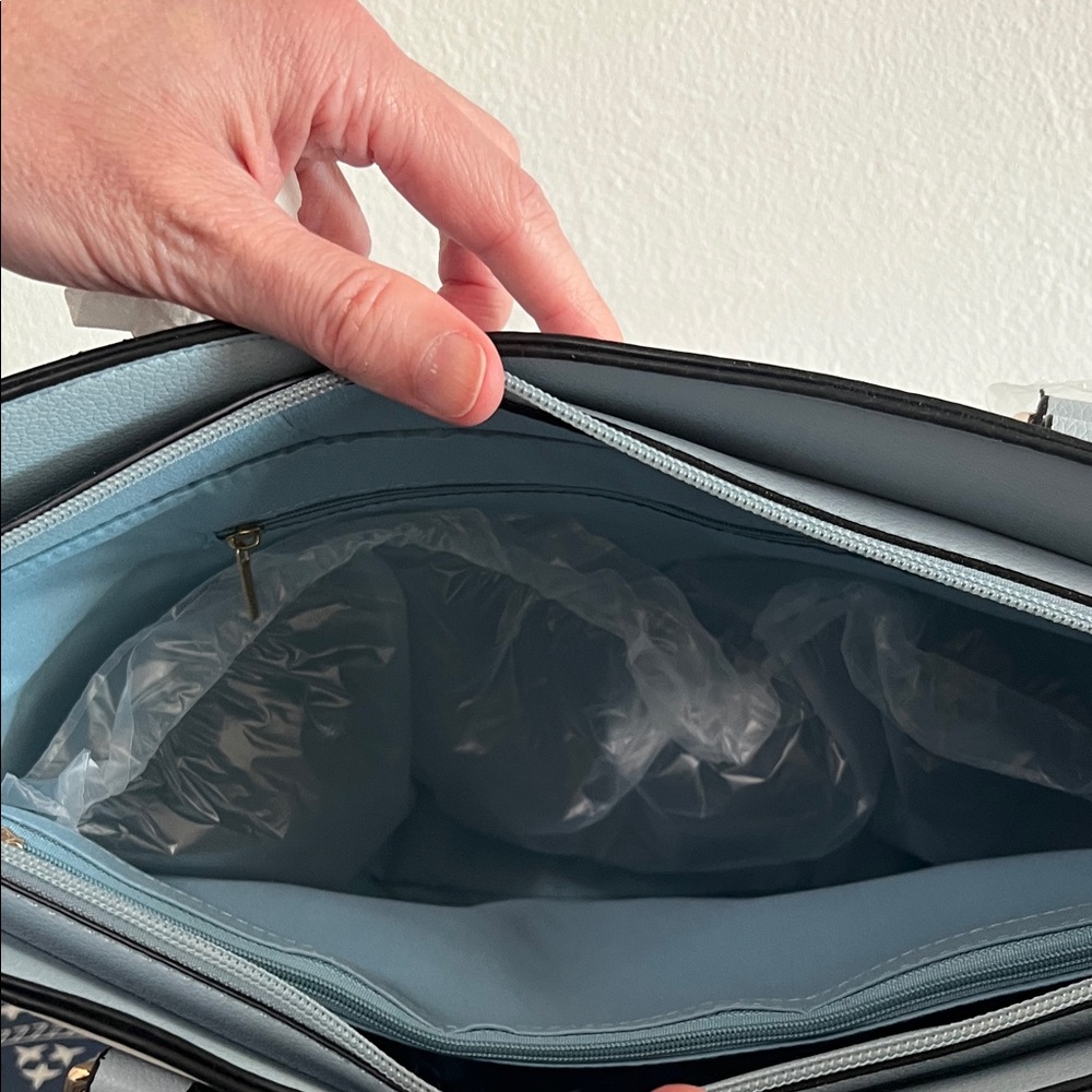 NWT Badgley Mischka Set of 3 Tote + Wallet +Cross-Body - Picture 5 of 6